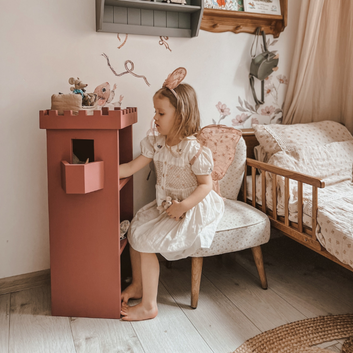 Rankų darbo medinis lėlių namelis „Pilis“