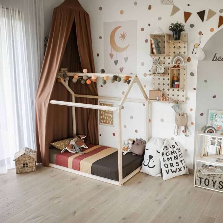 Sukurkite jaukų miego kampelį su mūsų vaikiška Montessori lova nameliu