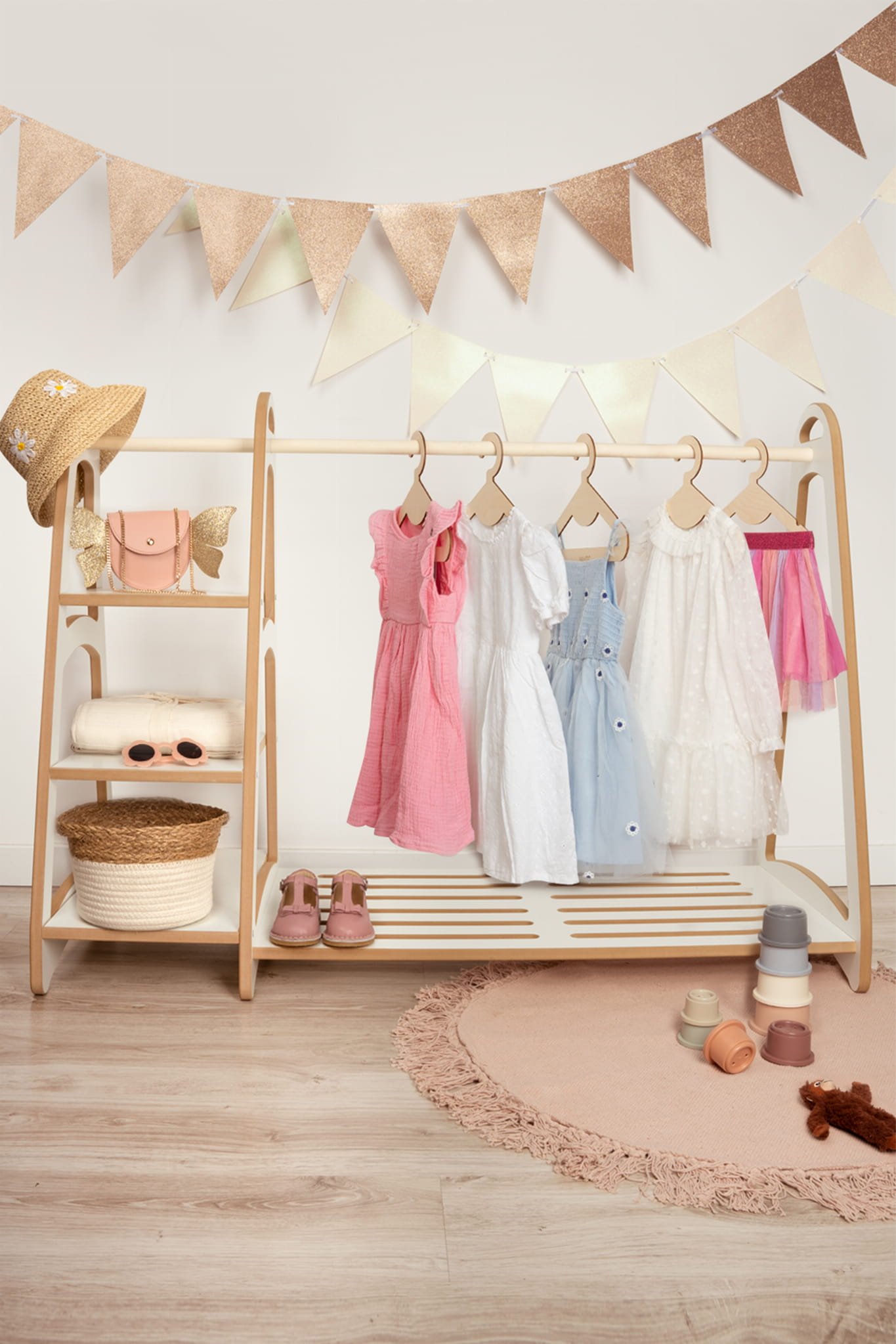 MAXI Montessori drabužių spinta + 5 medinės pakabos