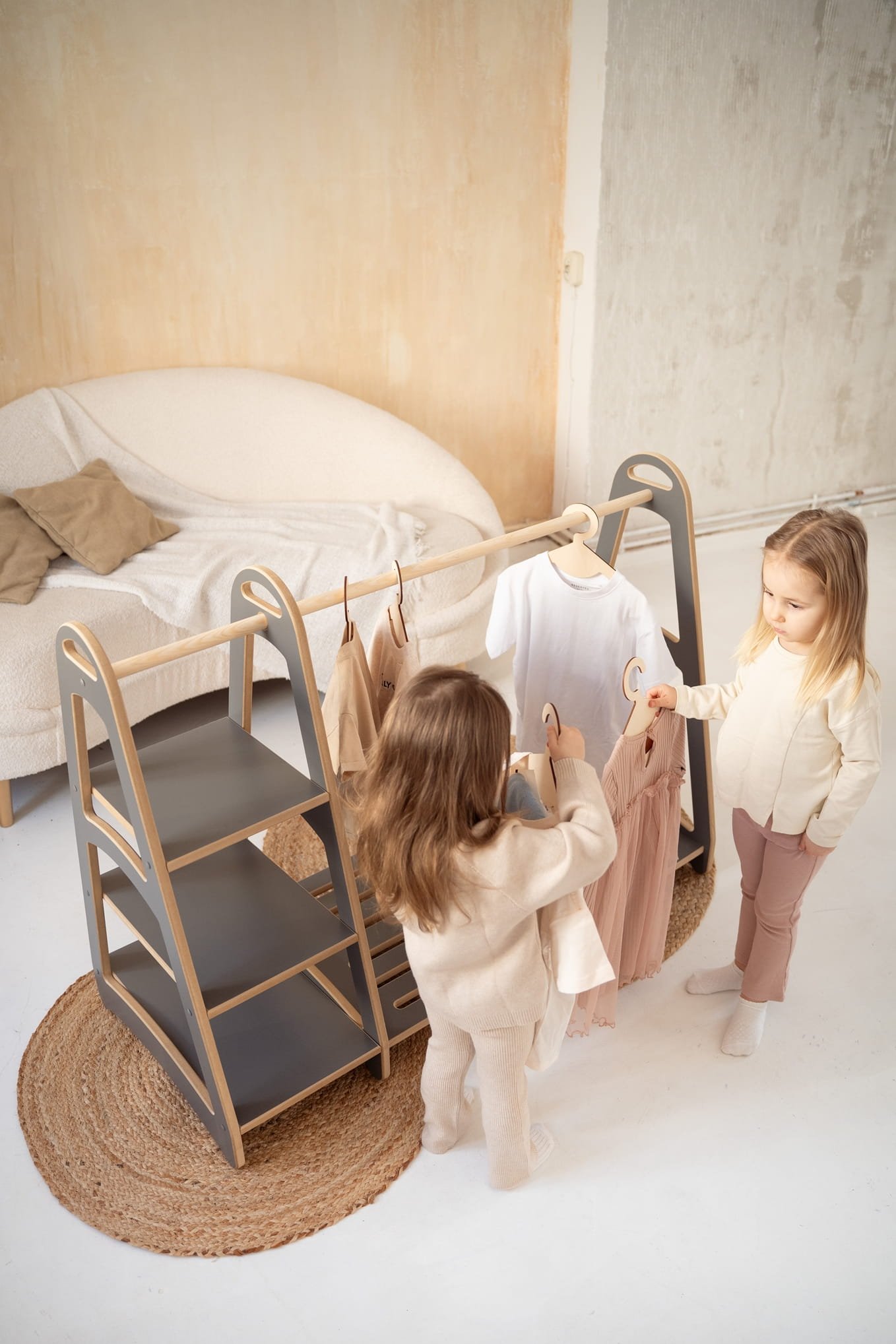 MAXI Montessori drabužių spinta + 5 medinės pakabos - Pilka