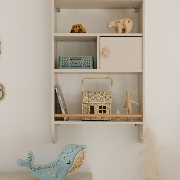 VAIVORYKŠTĖ Latte Spalvos Sieninė Lentyna