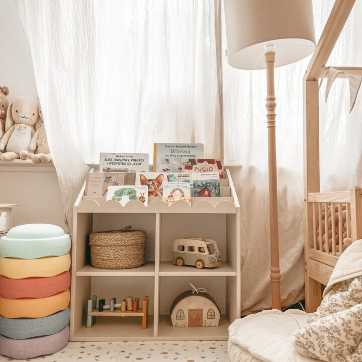 Montessori Spintelė KNYGŲ KAMPELIS Latte spalvos