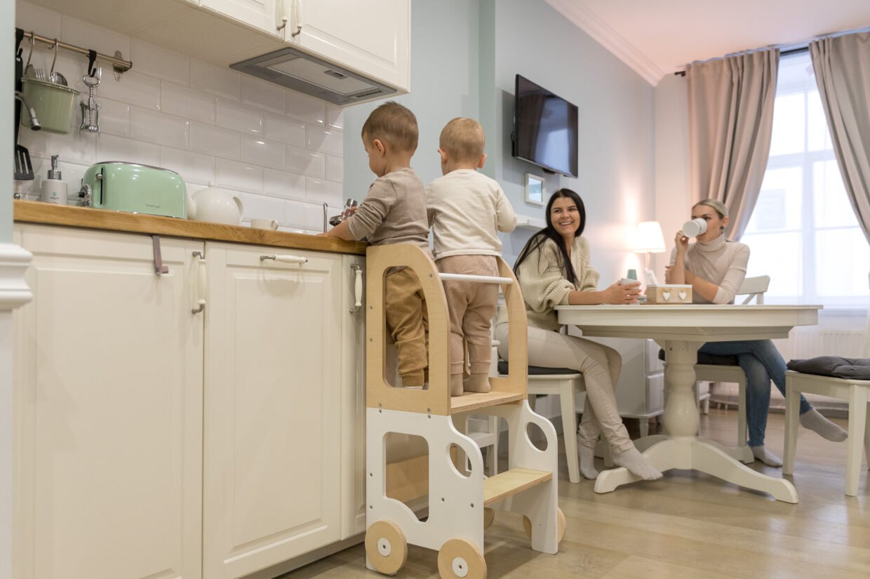 Montessori Virtuvės Bokštelis / Staliukas MAŠINĖLĖ