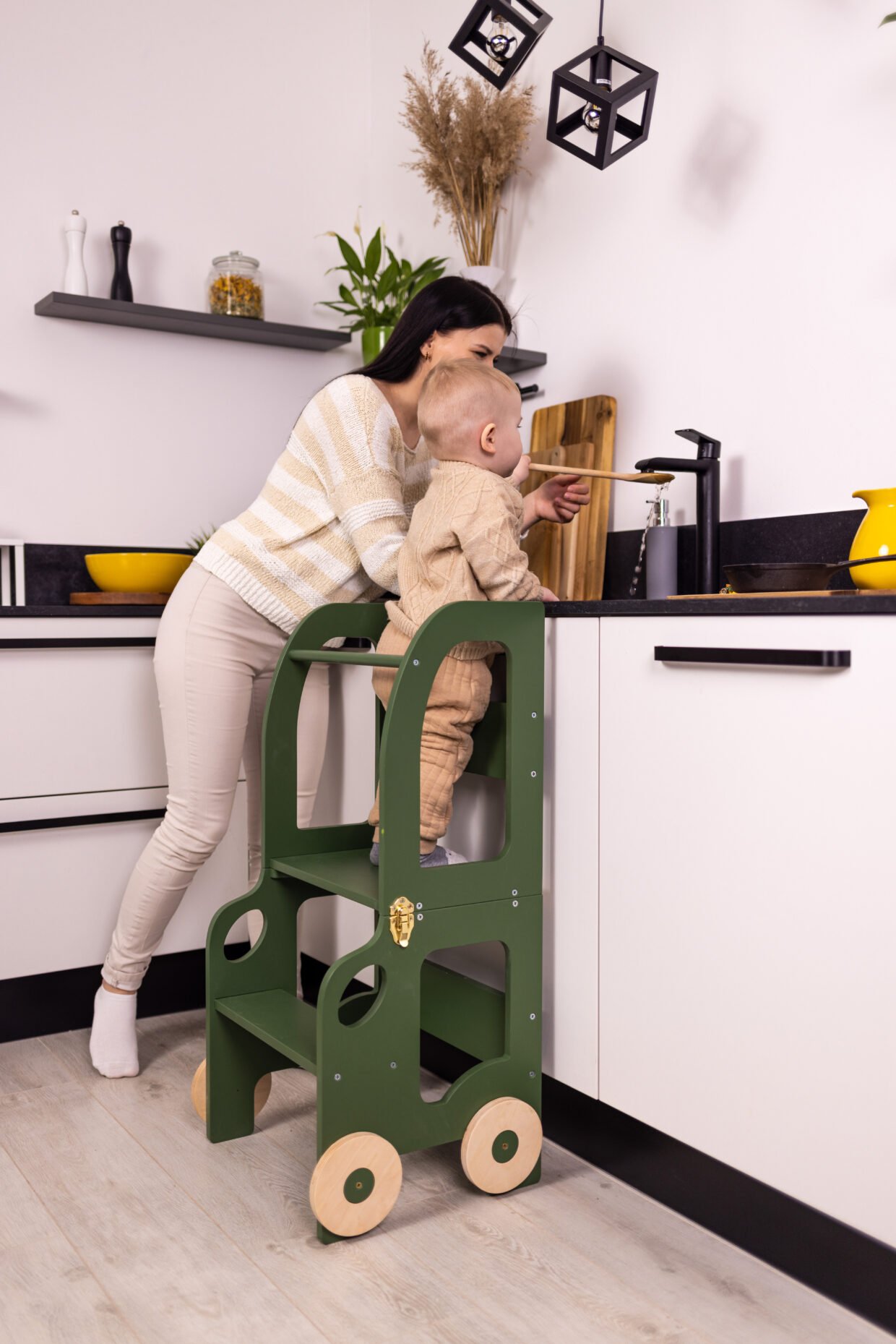 Montessori Virtuvės Bokštelis / Staliukas MAŠINĖLĖ