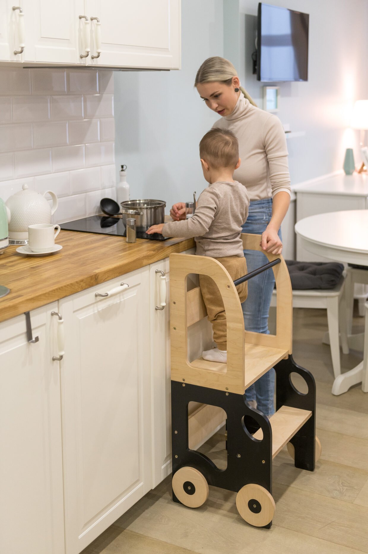 Montessori Virtuvės Bokštelis / Staliukas MAŠINĖLĖ