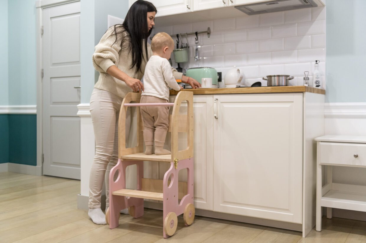 Montessori Virtuvės Bokštelis / Staliukas MAŠINĖLĖ