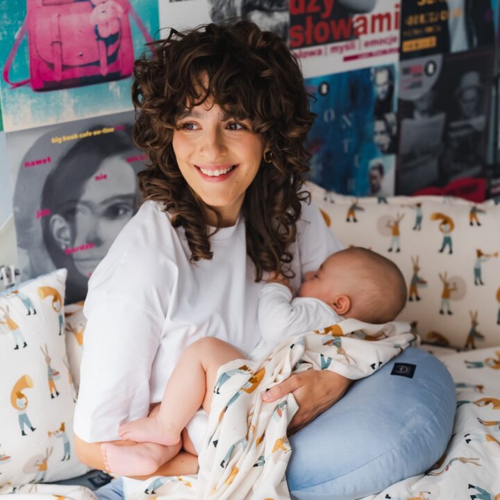 Močiutės Aksominė Pagalvėlė-Višta VĖJO MĖLYNA