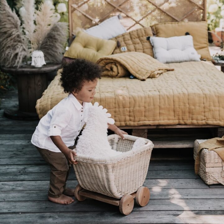 Pliušinė Močiutės Pagalvėlė-Višta ECRU