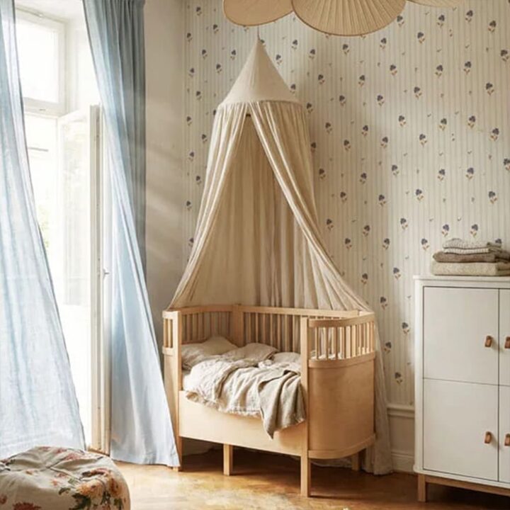 Tapetai Subtilios Retro Gėlės su ornamentu inerjere