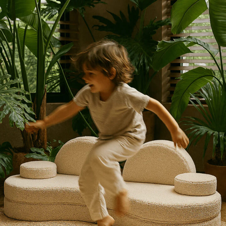 Vaikiška Modulė Sofa JŪRA Kreminė kambaryje