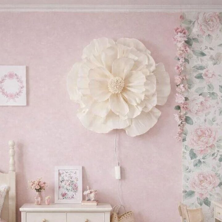 Rankų Darbo Sieninis Šviestuvas KREMINĖ GĖLĖ