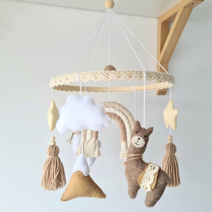 Rankų Darbo Lovytės Karuselė LAMA