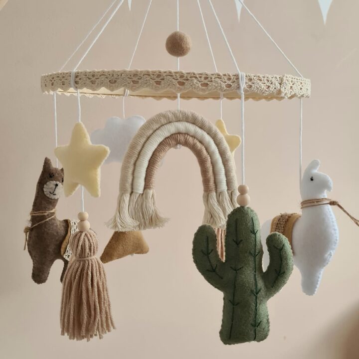 Rankų Darbo Lovytės Karuselė LAMA