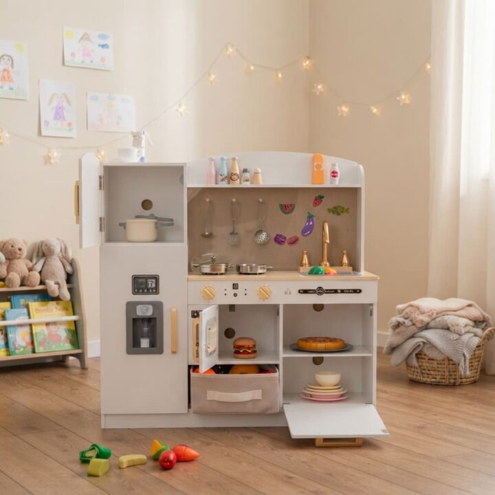 Medinė žaidimų virtuvėlė vaikams