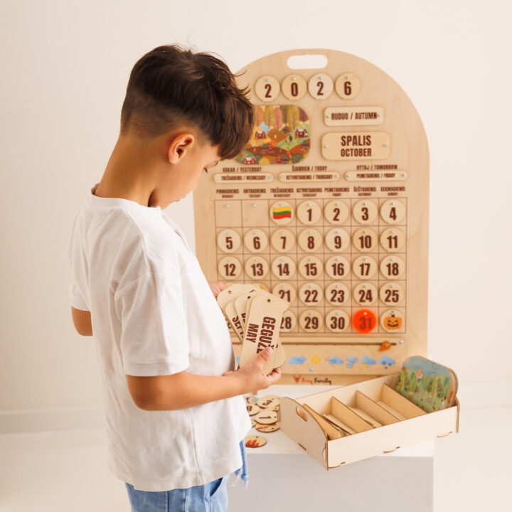 Dvikalbis Montessori Medinis Vaikiškas Kalendorius